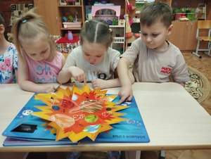 Занятие ко Дню космонавтики в группе "Ягодка" (10.04.2026)
