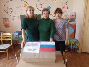 Ветераны педагогического труда и все неравнодушные педагоги приняли участие в сборе гуманитарной помощи для наших защитников ко дню Победы, апрель 2026